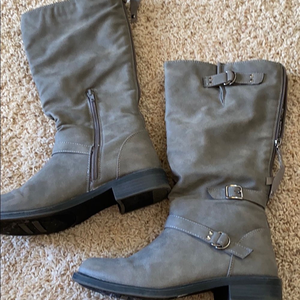 Grey boots